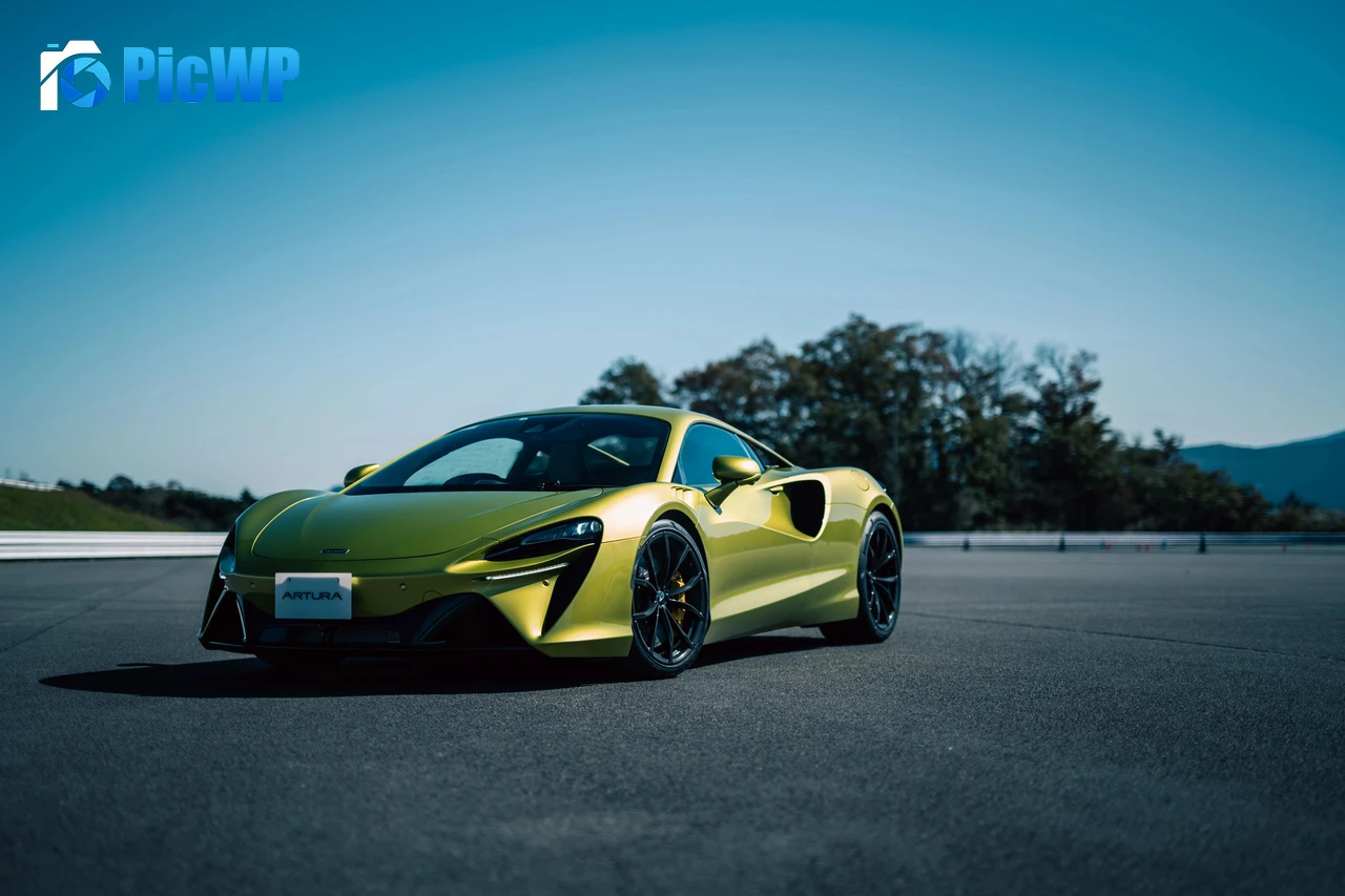 McLaren Artura Sports car 9K PC Wallpaper