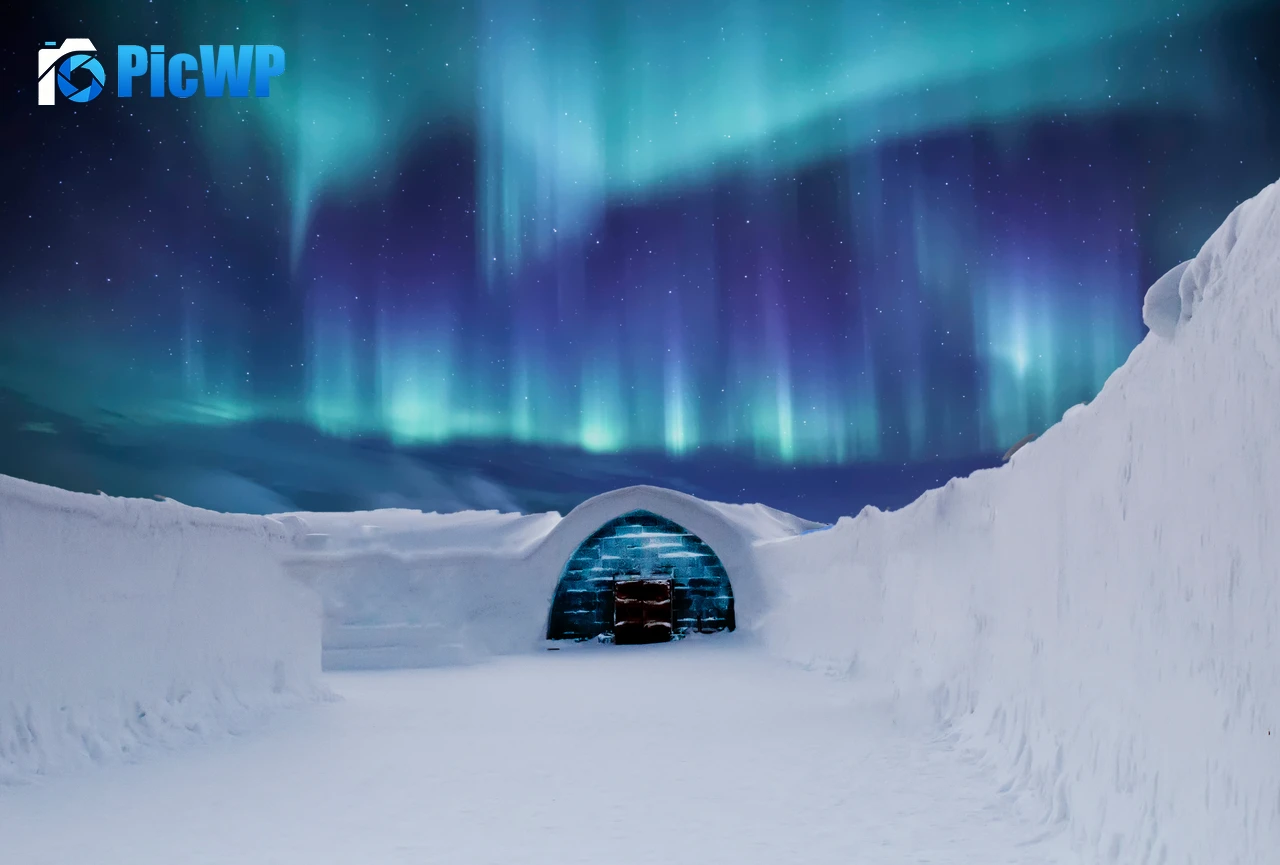 Aurora Borealis Igloo 5K PC Wallpaper