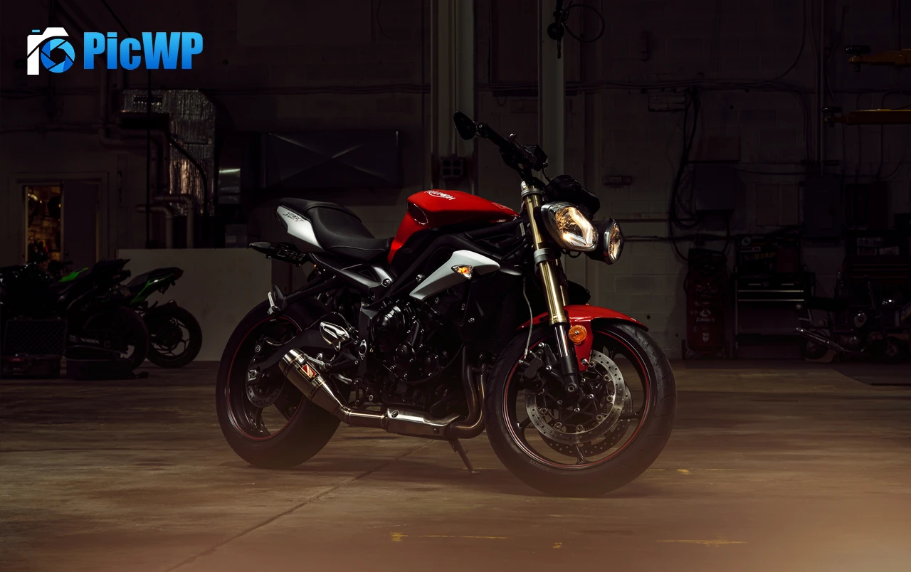 Triumph Speed Triple 8K PC Wallpaper
