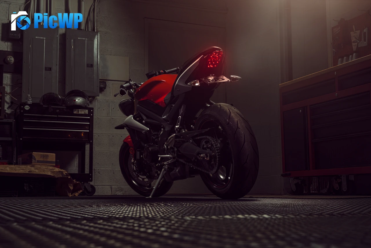Triumph Speed Triple Sports bikes 8K PC Wallpaper