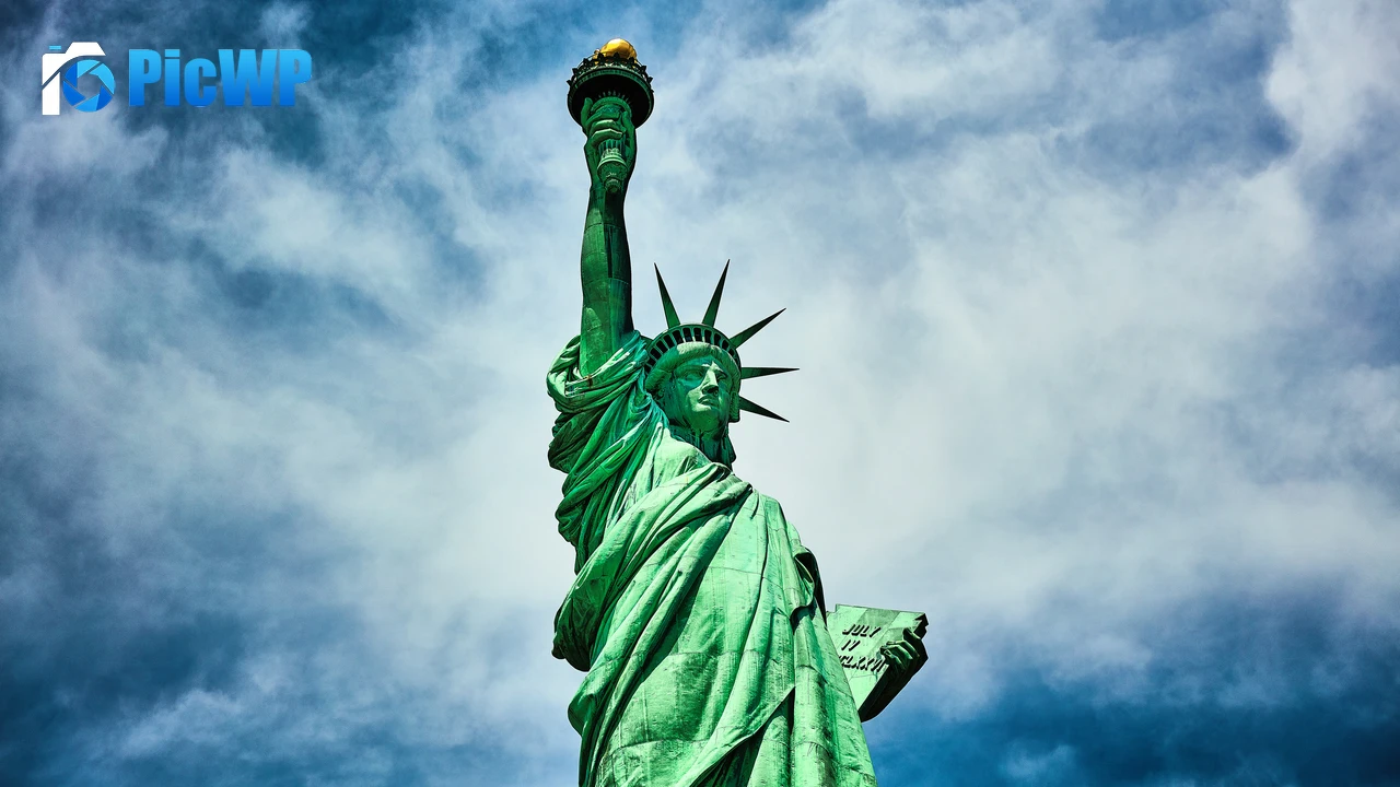 Statue of Liberty New York Harbor 6K PC Wallpaper