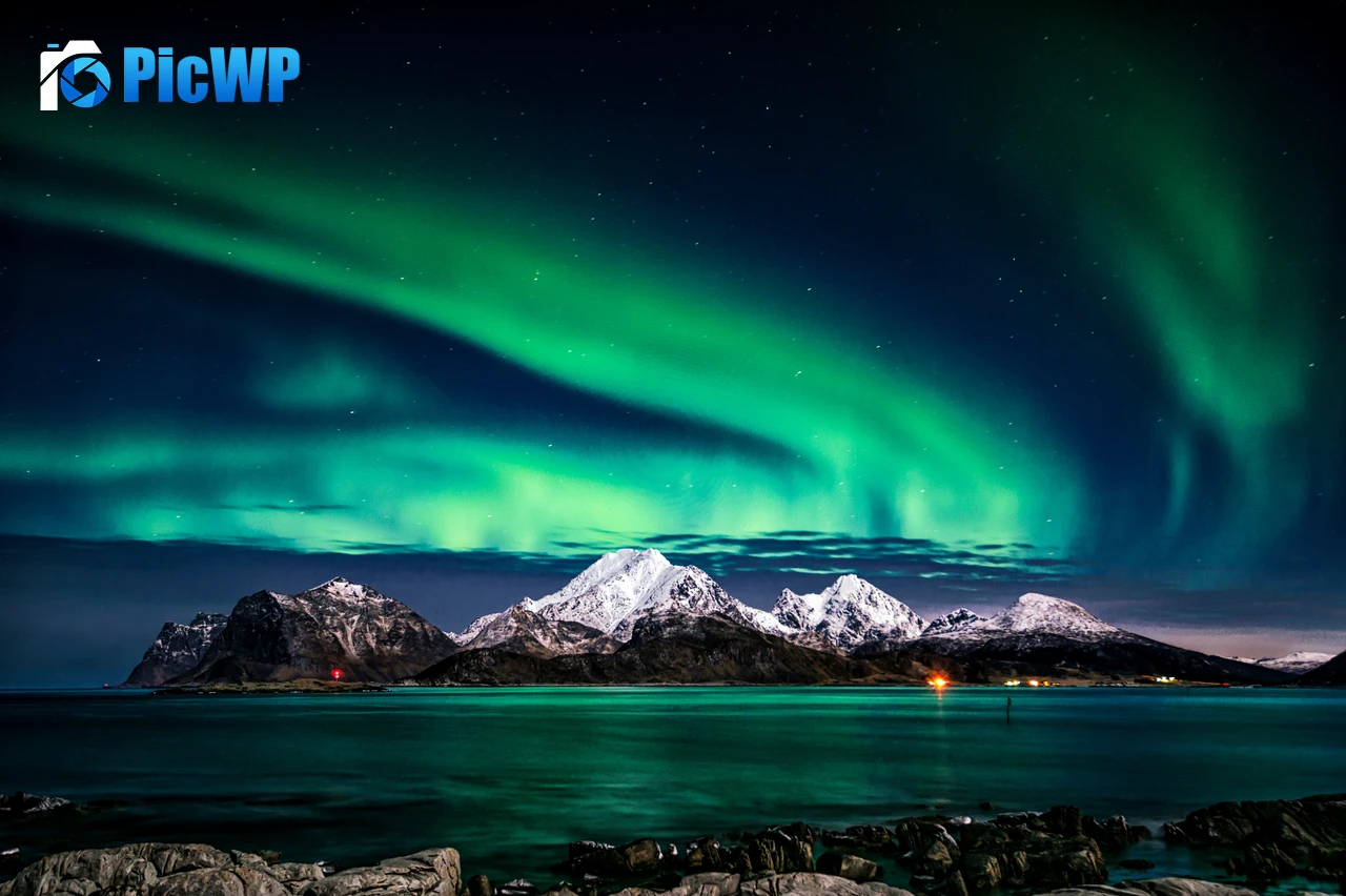 Northern Lights Mountains 6K PC Wallpaper